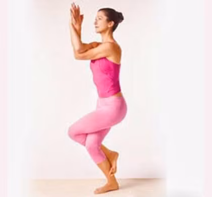 Dong tac yoga nao tot chua chung run tay chan-Hinh-2