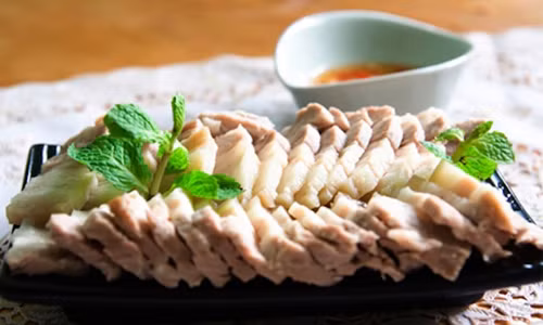 Thịt lợn là món ăn quen thuộc trong bữa ăn hằng ngày, nhưng không phải ai cũng nên ăn nhiều. Hình minh họa