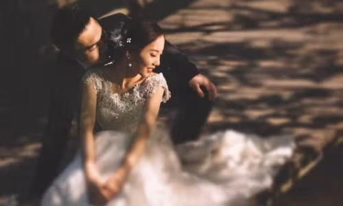 Đàn ông mà muốn làm chồng thì phải biết nịnh vợ Dan ong ma muon lam chong thi phai biet ninh vo