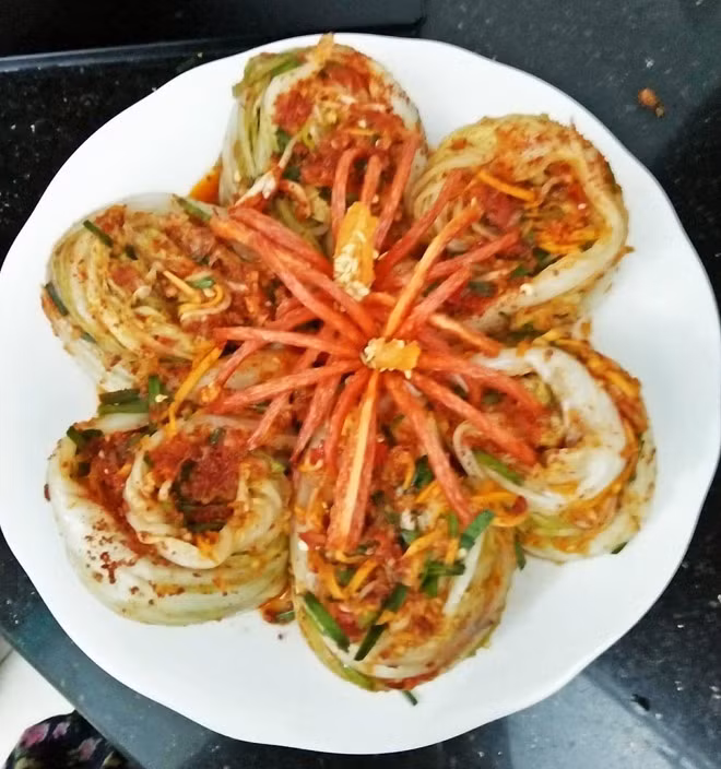 Lạnh thế này có hũ kim chi cay cay, tê tê thì "phê" phải biết Lanh the nay co hu kim chi cay cay, te te thi "phe" phai biet