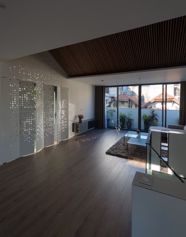 Phần diện tích nhỏ phía trước được bố trí làm phòng khách.