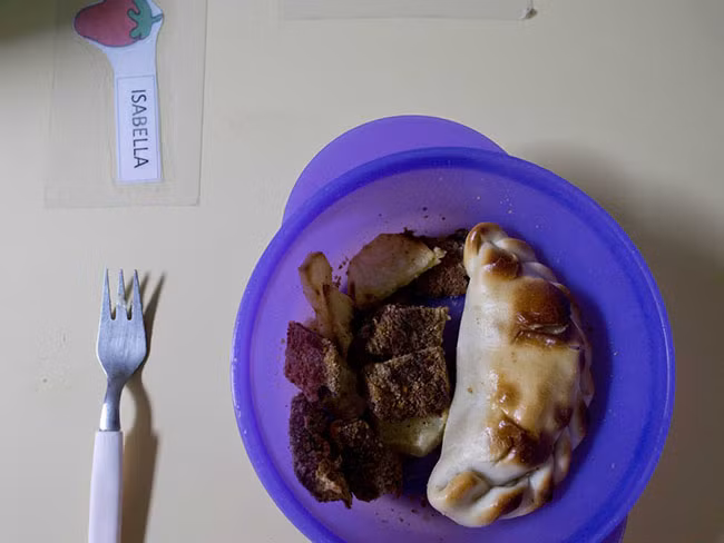 Buenos Aires, Argentina: Khoai tây và bánh Empanada (một loại bánh truyền thống của Argentina với nhân thịt bò).