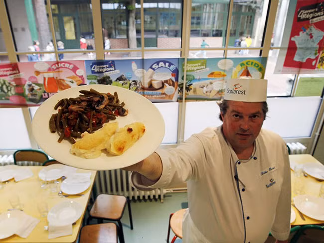 Khac biet troi vuc trong thuc don trua cua hoc sinh khap the gioi