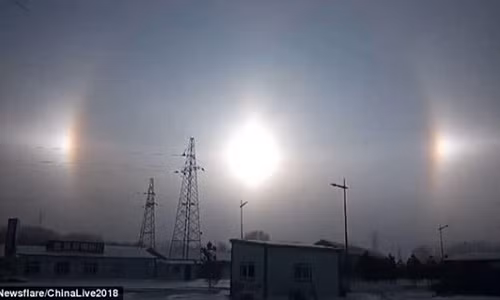 Ba mặt trời cùng lúc xuất hiện trên bầu trời Nội Mông, Trung Quốc.
