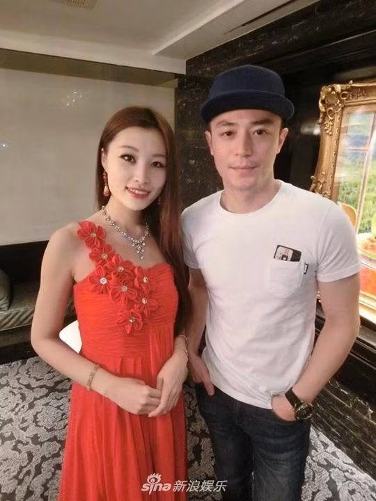 Lâm Tâm Như tổ chức tiệc mừng sinh nhật lần thứ 38 cho ông xã Hoắc Kiến Hoa kết hợp với việc đón Giáng sinh.