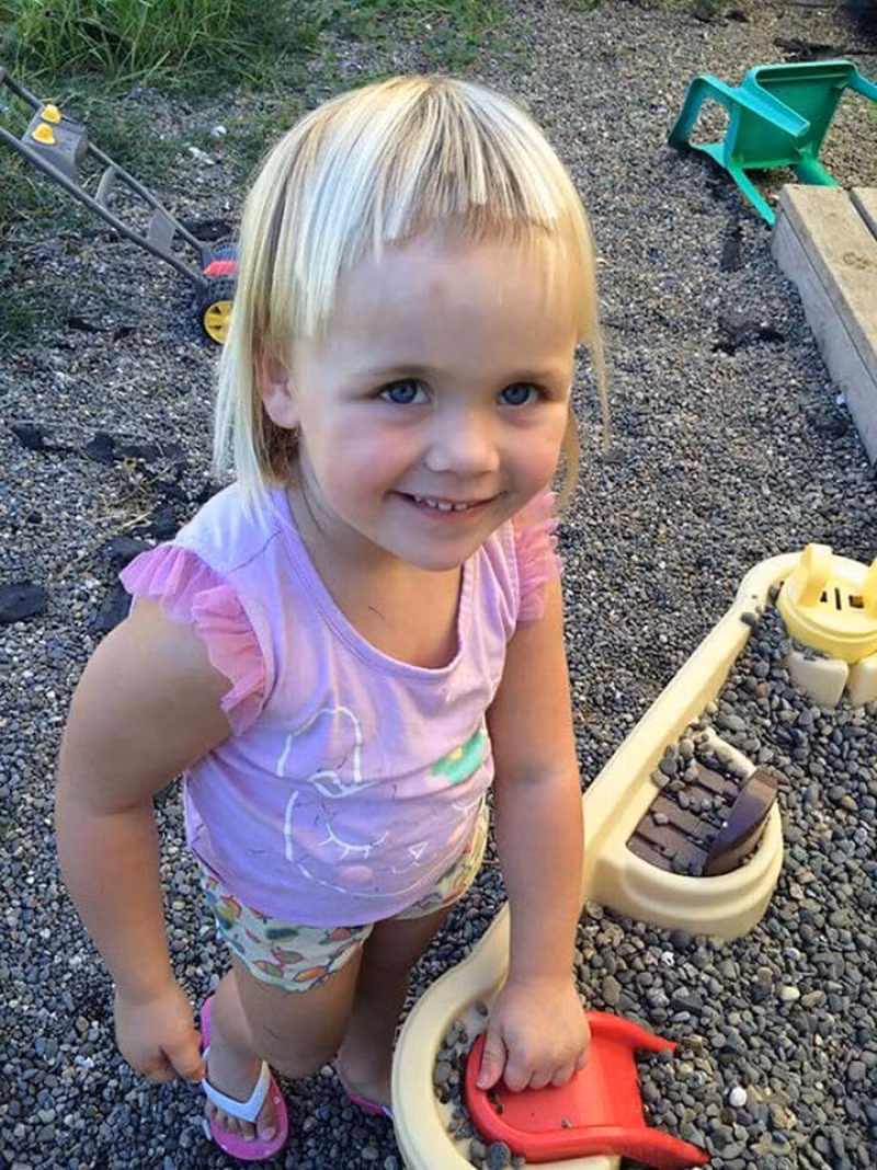 Hơi lỗi một chút nhưng cô bé này cũng biết chạy theo mốt mái Maruko của người lớn chứ bộ.