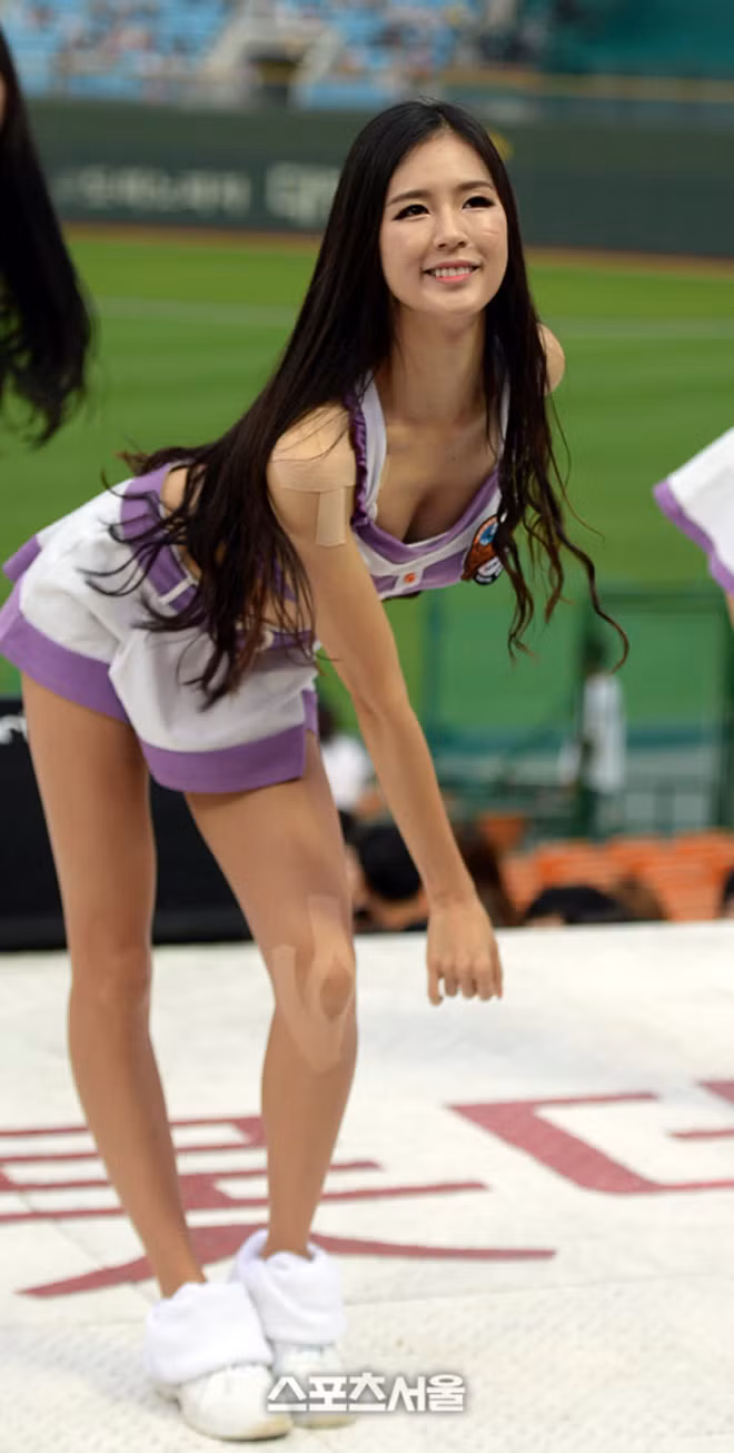 Cô là hoạt náo viên đầu tiên được có tên trong hạng mục cá nhân về cheerleader trên trang Namu Wiki của Hàn.