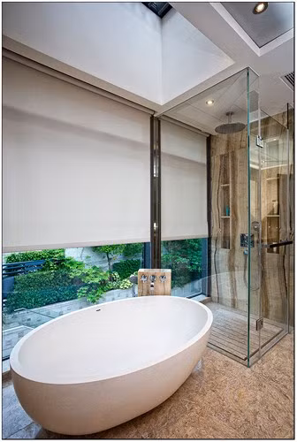 Phòng tắm là một không gian không thể thiếu để công trình trở nên hoàn hảo trọn vẹn hơn. Phòng tắm sử dụng những vật liệu hiện đại, cùng sự hài hòa trong hòa phối màu sắc đảm bảo sự tiện nghi về công năng sử dụng cũng như tính thẩm mỹ cho công trình.