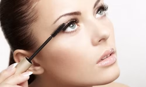 Một số nguyên liệu tự nhiên giúp nuôi dưỡng hàng mi dài, dày - Ảnh: Internet