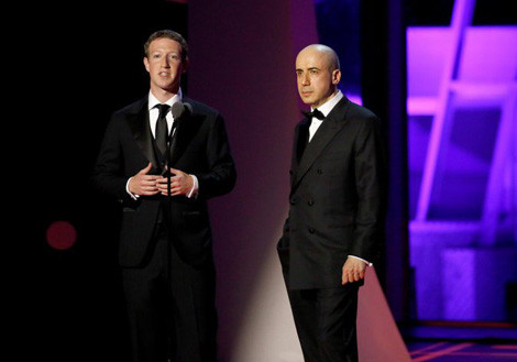 Ông Milner (phải) và Mark Zuckerberg, Giám đốc điều hành Facebook.