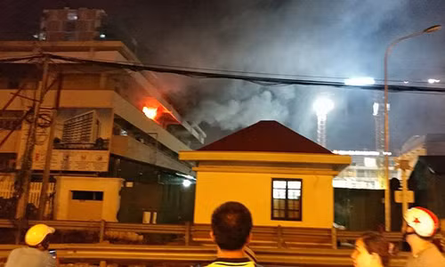 Chay o benh vien Bach Mai trong dem