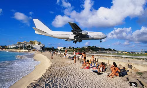 Du khach thiet mang vi coi thuong canh bao ve may bay cat canh