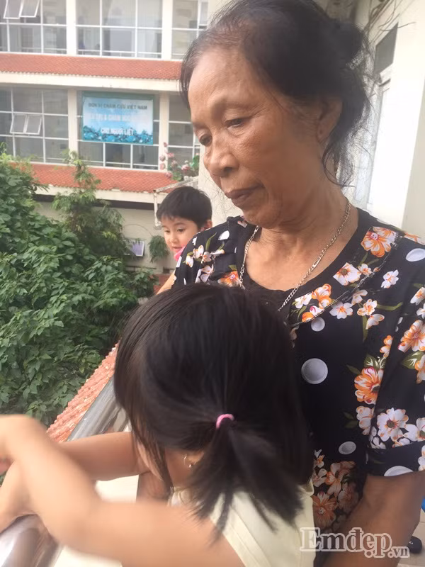 Thuong tam cap be gai sinh doi thieu thang bi bai nao