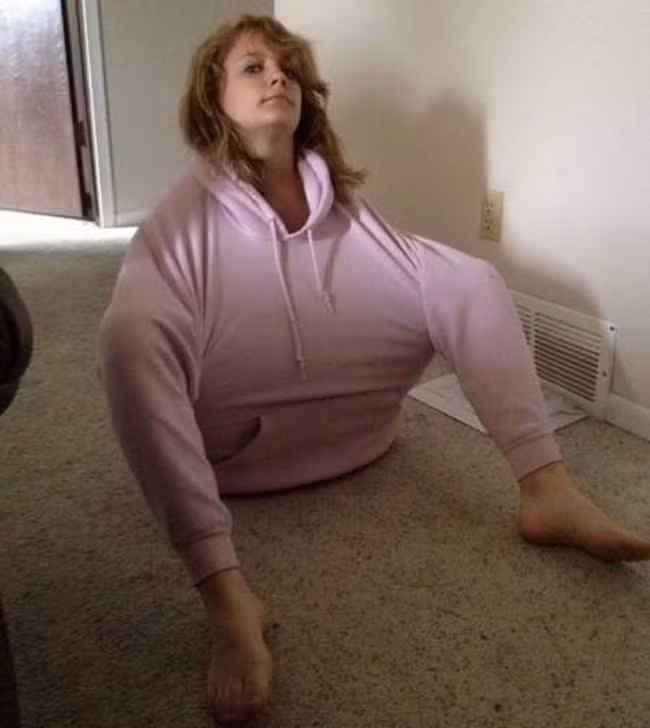 Lạ lắm hay sao mà nhìn hả? Mà công nhận lạ thật chứ các ông nhỉ?