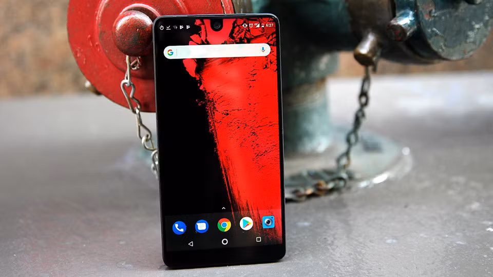 Essential Phone được ví như kẻ huỷ diệt của iPhone. Đây là một trong những smartphone hiếm hoi có diện tích hiển thị lên đến 84,85%. Essential Phone dùng màn hình 5,7 inch tỷ lệ 19:10 độ phân giải 1.312 x 2.560 pixel, mật độ điểm ảnh 504 ppi. Khung máy dùng chất liệu titanium. Theo nhà sản xuất nếu bị rơi máy sẽ không để lại bất cứ vết trầy hoặc móp nào.