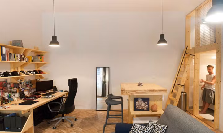 Đồ nội thất bằng gỗ được làm thủ công, tất cả đồ nội thất được thiết kế để mang đến cho chủ nhà một không gian phù hợp tất cả sở thích và niềm đam mê của mình.