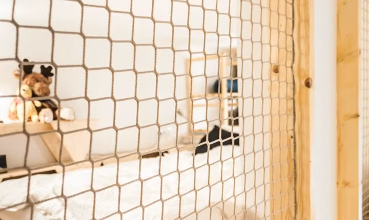 Lưới cho phép trong ánh sáng tự nhiên tràn vào phòng ngủ.