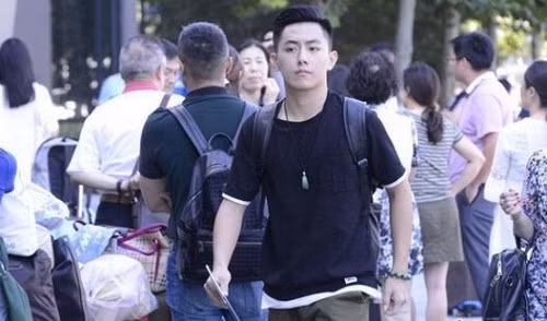 Những cái tên như Củng Lợi, Chương Tử Di… đều xuất thân từ đây mà ra. Vì vậy, mỗi năm, Học viện Hí kịch Trung ương Trung Quốc đã tiếp đón rất nhiều trai xinh gái đẹp đến ghi danh.