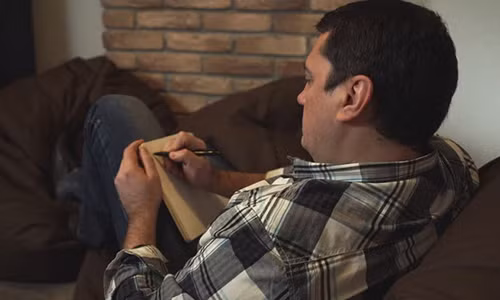 Hinh phat doc nhat vo nhi danh cho nguoi dan ong bao hanh ban gai