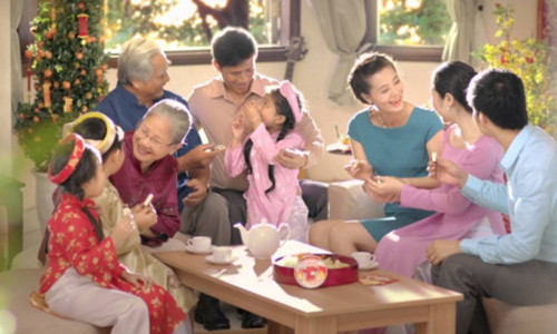 Câu chuyện ăn Tết ở đâu luôn là chủ đề nóng. (Ảnh Viettravelmagazine)