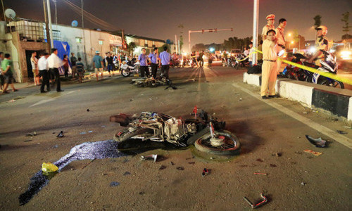 Vụ tai nạn nghiêm trọng khiến 2 trẻ nhỏ tử vong và người mẹ thương nặng.