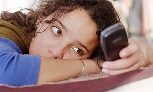 Dong gia tinh cu nhan tin “moi goi” chong va cai ket thu vi