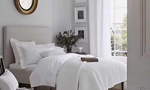 3 cach dat giuong ngu giup ban ru bo van den, thu hut tai loc