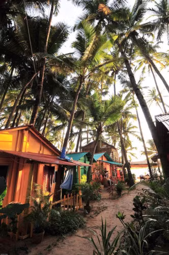 Ấn Độ: Ngân sách cho du lịch ở đây sẽ tùy thuộc vào nơi bạn đi và phong cách cũng như lượng mua sắm của bạn. Trung bình, hầu hết các du khách ba lô tiêu khoảng 20 USD/ngày.