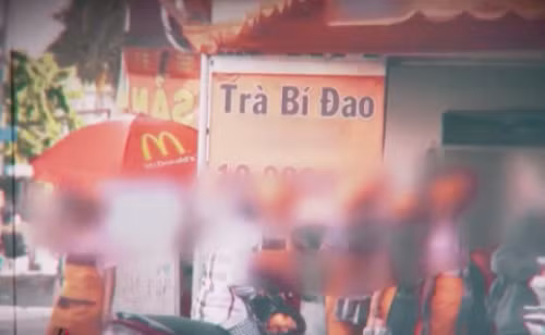 Bi mat nhung chai nuoc bi dao ngoai duong ma ban van uong