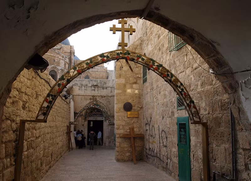 3. Đường Via Dolorosa. Là con đường được đặt tên theo những chặng đường khổ nạn của Chúa Giêsu tại Thành cổ Jerusalem, Israel.
