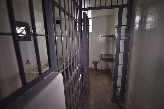 Chuoi ngay tro thanh “xac song” trong tu cua “chua te ma tuy” Mexico-Hinh-2