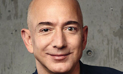 Ông Jeff Bezos, nhà sáng lập Amazon.com, tỷ phú kiếm tiền nhiều nhất năm 2017.