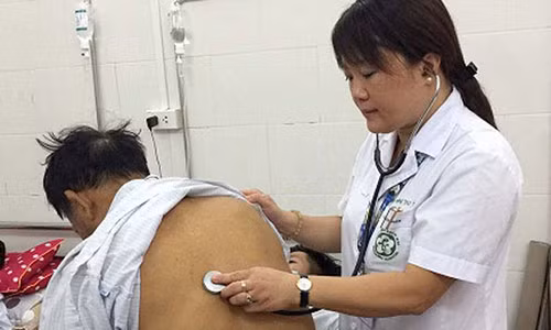 O mu trong gan vi thich an goi, nem chua