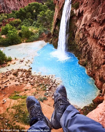 Trên đỉnh thác Havasu ở Arizona, Mỹ.