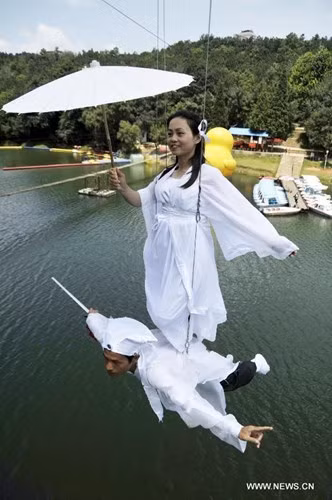 Khán giả hiểu ra một phần cảnh quay võ thuật trong phim Trung Quốc đơn giản chỉ là sự kết hợp giữa dây cáp và vi tính.