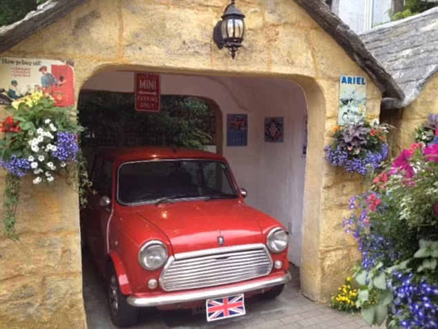 Góc nhỏ trong làng đều được thiết kế xây dựng giống câu chuyện cổ tích đến từng chi tiết.