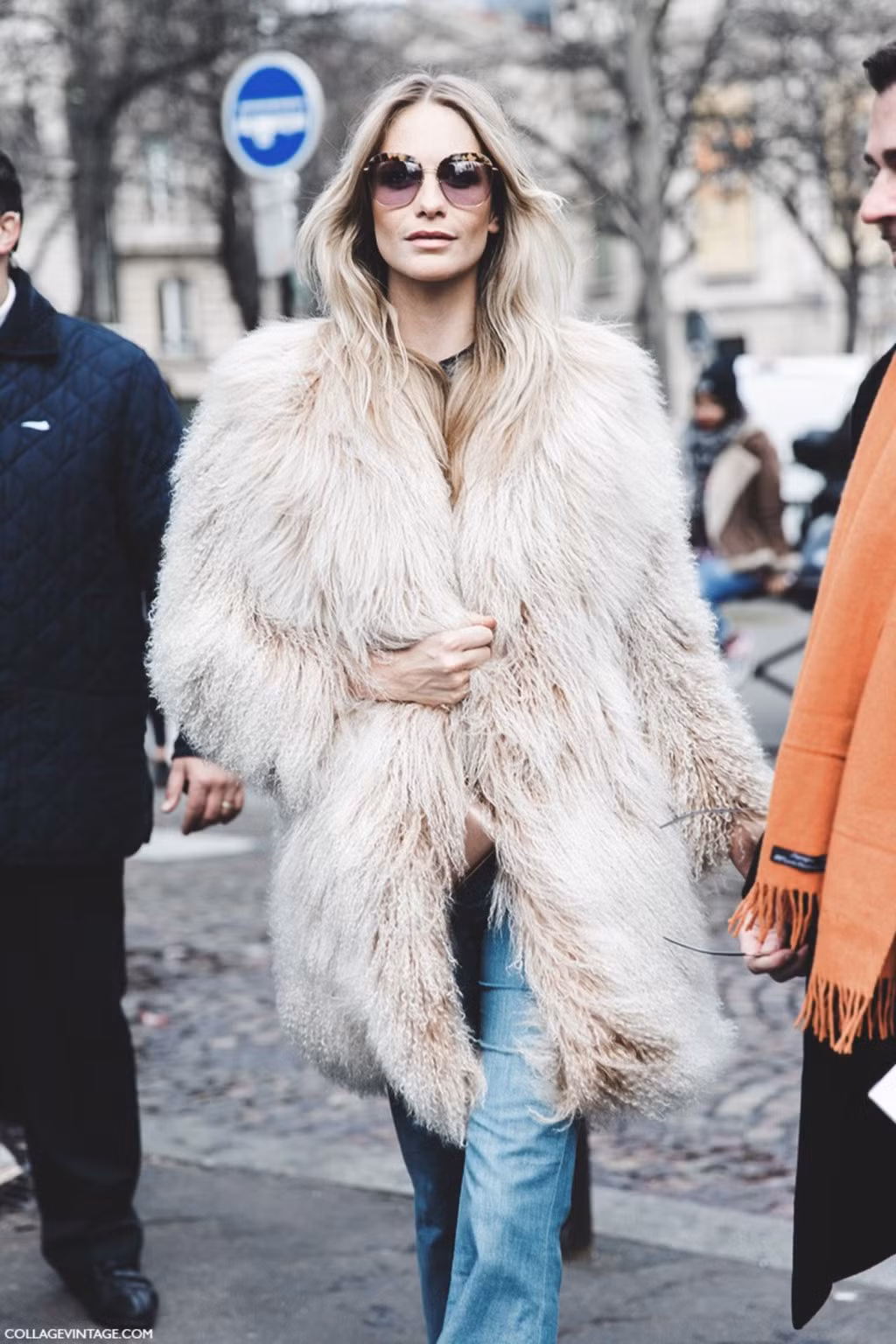 Rất nhiều nhà mốt danh giá cũng đều xuất phát từ thủ đô xinh đẹp này. Coco Chanel, Yves Saint Laurent hay thậm chí Christian Dior chính là niềm tự hào của Paris. Nhưng để nói về sự lịch lãm và quý phái thì thủ đô này được xem như bậc nhất về biểu tượng thời trang trên thế giới.