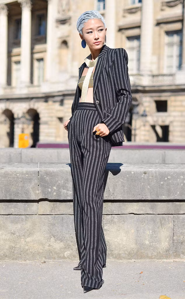 Nét độc đáo, thanh lịch được thể hiện khắp nơi tại Paris. Đến nơi đây giới mộ điệu đều chọn cho mình những bộ cánh sang trọng, quyến rũ, xa hoa nhằm tôn lên nét đẹp của bản thân.