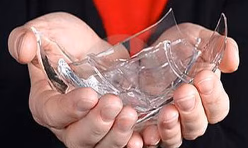 Te dap mat vo ly nuoc, be 1 tuoi mu mat phai