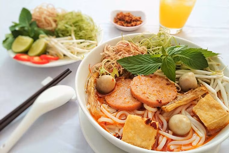 Mon ngon moi ngay: Tuyet chieu nau bun bo Hue chay cuc hap dan-Hinh-3