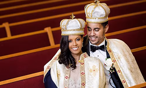 Di hop dem, co gai My khong ngo thanh cong chua chau Phi