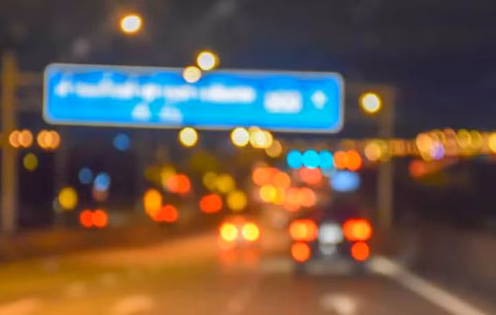 Thay đổi về thị lực: Schwartz nói rằng mắt mờ, nhìn thành đôi hay ba và mất thị giác đều liên quan đến khối u.