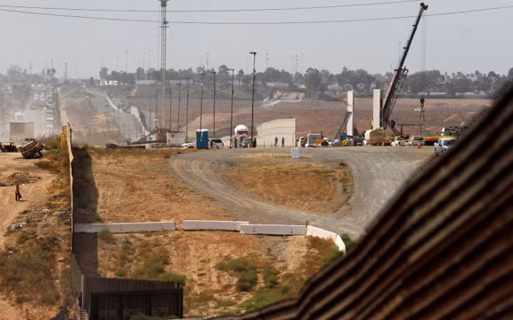 Trong ngân sách tài chính năm 2018, chính quyền Tổng thống Trump đề xuất chi 1,8 tỷ USD để bắt đầu quá trình xây tường.