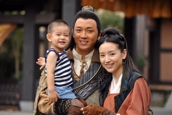 Chong cu vui ben tinh tre, Dong Khiet song canh me don than-Hinh-2