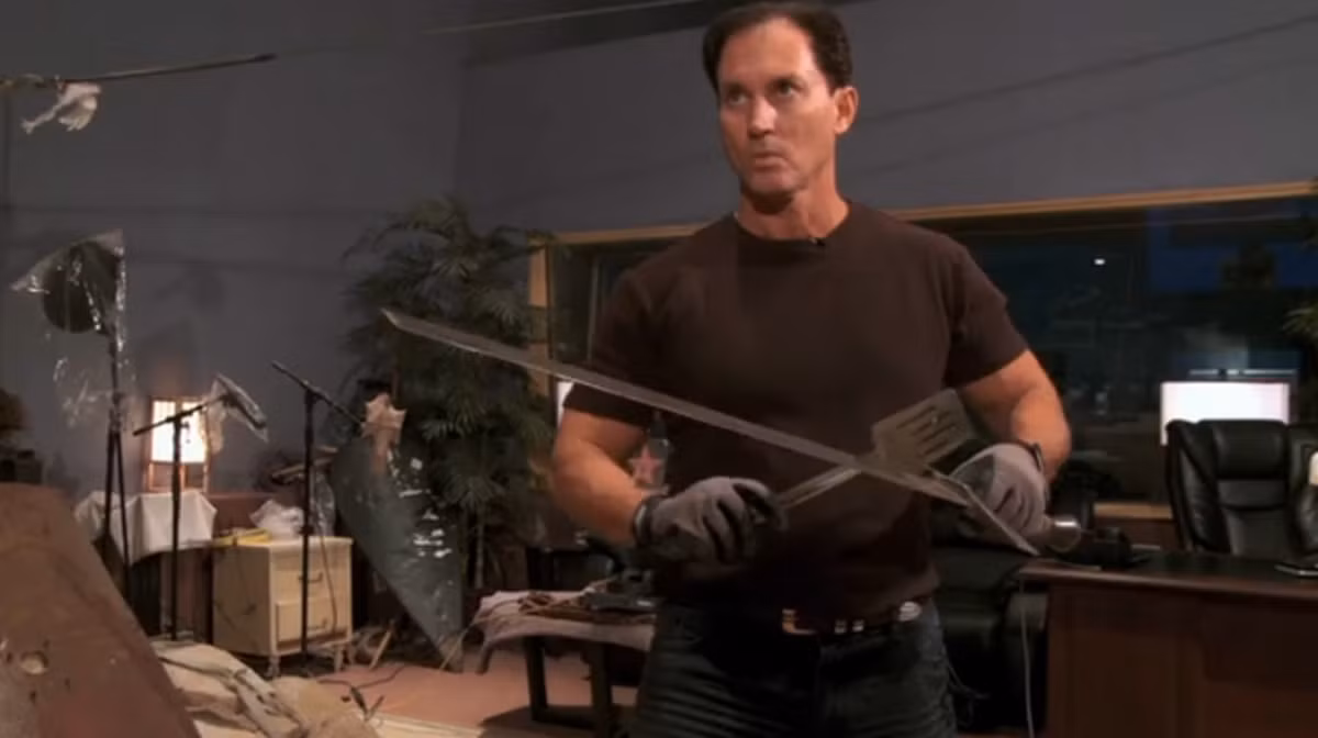 Ma thuat lam phim: Dung can tay be xuong, ke thu bi "xu gon"-Hinh-3