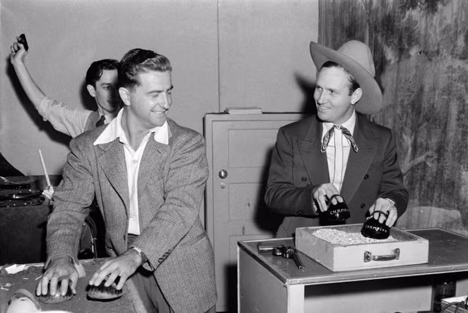 Ma thuat lam phim: Dung can tay be xuong, ke thu bi "xu gon"-Hinh-2