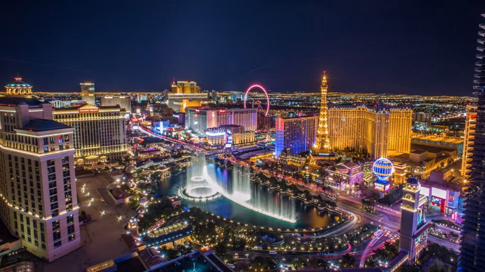 Las Vegas, Mỹ: Thành phố sôi động bậc nhất nước Mỹ cũng được cho là điểm đến vô hồn, không thích hợp và không có giá trị gì. Ảnh: The Plunge.
