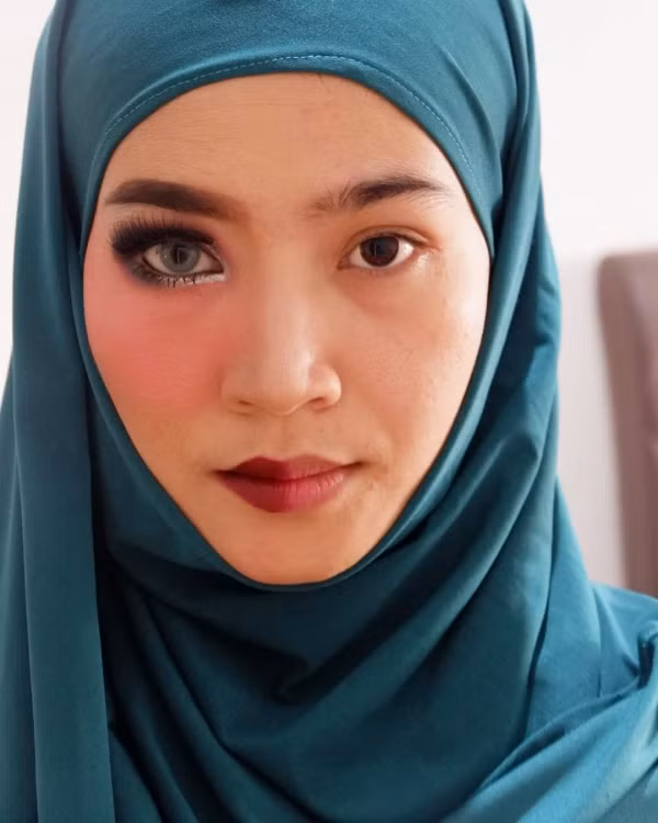 Đó cũng chính là lý do vì sao chị em phụ nữ phải tốn hàng giờ để make up kỹ càng trước khi ra đường mỗi ngày!