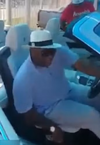 Được biết giá một chiếc Rolls Royce Phantom tối thiểu là 530.000 USD. Phiên bản sản xuất theo yêu cầu có thể lên tới 1,3 triệu USD. Ảnh: Twitter.