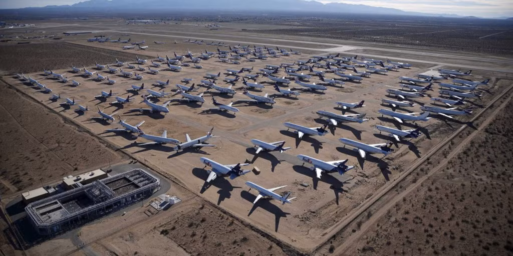 Cảng hàng không Nam California, hay còn gọi là sân bay Victorville, cũng là bến cuối của hàng trăm máy bay “về hưu”. Nơi đây được thiết kế cho các máy bay quân sự và chở hàng, tuy nhiên phần nhiều máy bay cũ ở đây lại là dân dụng. Ảnh: Business Insider.